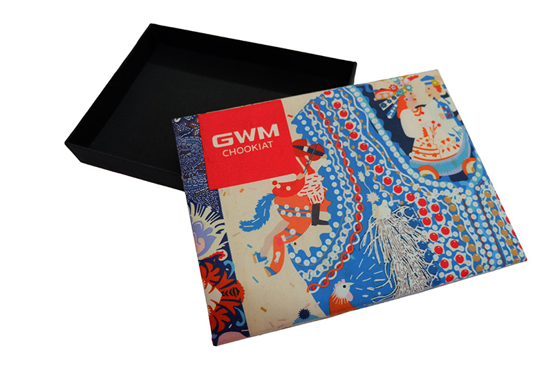 กล่องผ้าพันคอพิมพ์ลาย