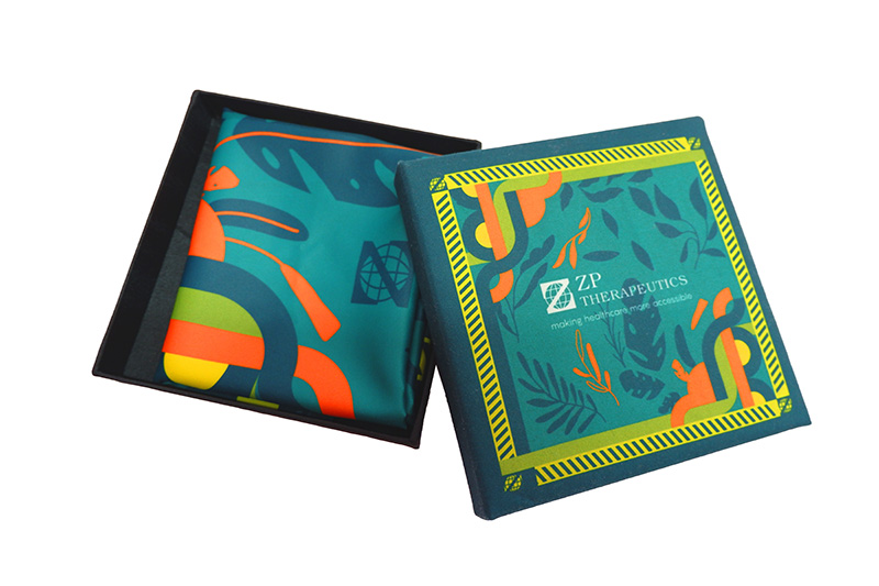 กล่องผ้าพันคอพิมพ์ลาย พิเศษสุดลดเหลือกล่องละ 100 บาทเมื่อสั่งผลิตพร้อมผ้าพันคอ